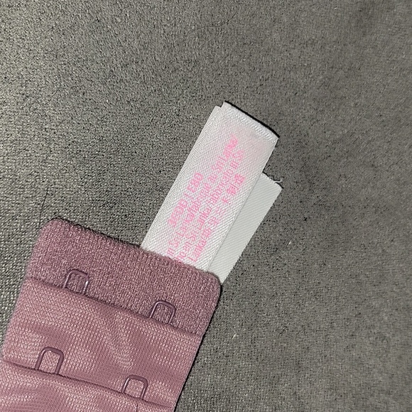 Pink vs bra - Picture 2 of 2